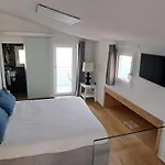 Franco's Apartamento *