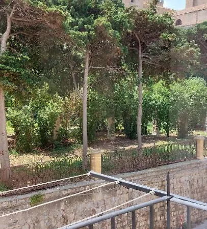 アパート Franco's チェファル