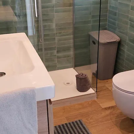 Franco's アパート チェファル